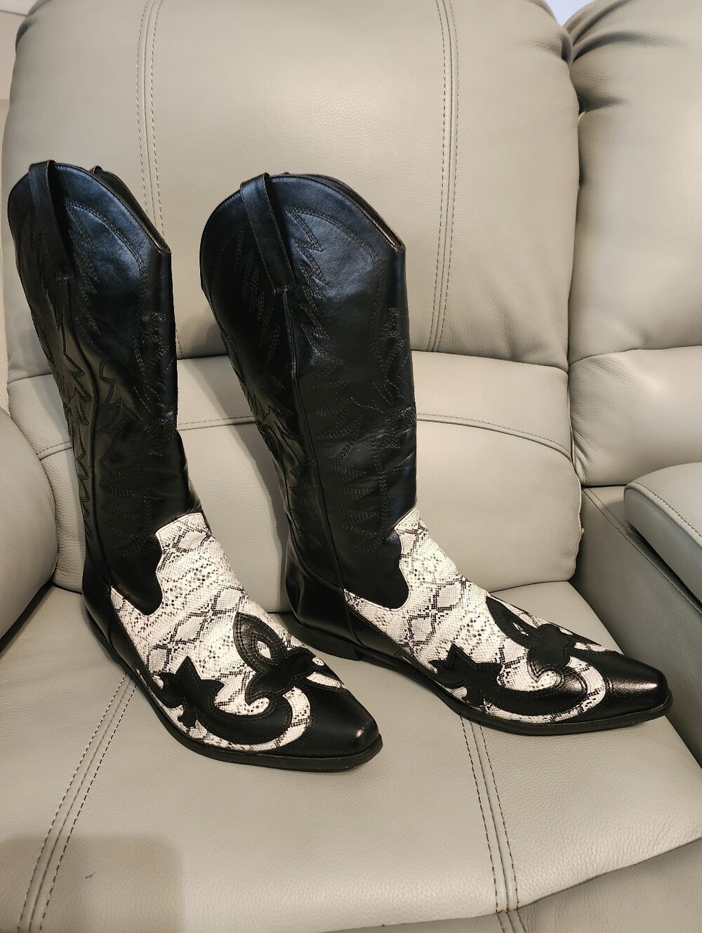 Black & White Western Snake-Print Cowboy Boots - Mens